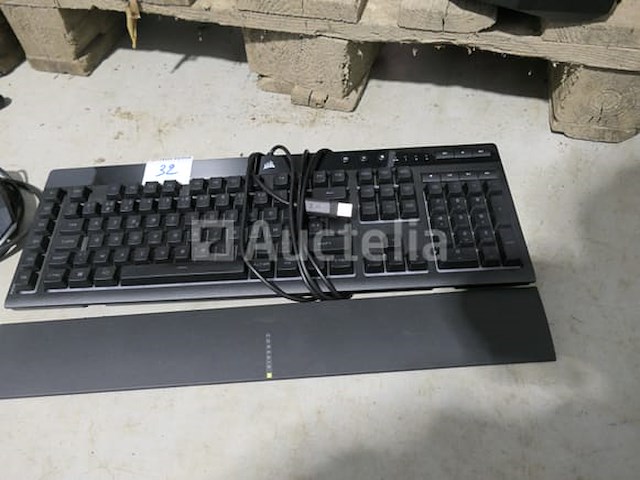 Computertoren, scherm, toetsenbord, muis - afbeelding 11 van  13