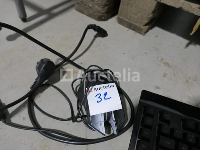 Computertoren, scherm, toetsenbord, muis - afbeelding 13 van  13