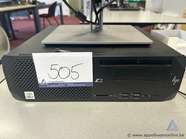 Computerwerkstation bestaande uit een hp z2 desktop computer met intel core i7 processor, twee hp monitoren, een hp toetsenbord, een steelseries muis en muismat - afbeelding 2 van  3