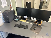 Computerwerkstation fujitsu intel core i3 inclusief toetsenbord hp, muis logitech en bureautelefoon yealink, , met twee monitoren hp werking niet gekend.
