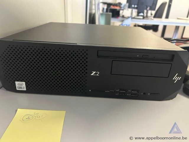 Computerwerkstation hp z2 met intel core i7 processor, inclusief hp monitor, iiyama monitor, logitech toetsenbord en steelseries muismat. werking niet gekend. - afbeelding 1 van  2