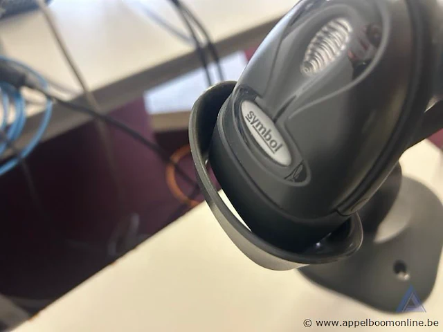 Computerwerkstation met monitor hp p201, toetsenbord en muis, inclusief barcodescanner symbol met flexibele standaard. werking niet gekend. - afbeelding 1 van  3