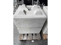 Concrete 500kg - various staging (2x) - afbeelding 1 van  1