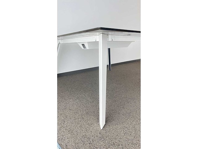 Conference table - afbeelding 4 van  6