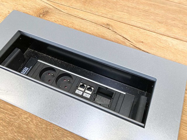 Conference table - afbeelding 16 van  17