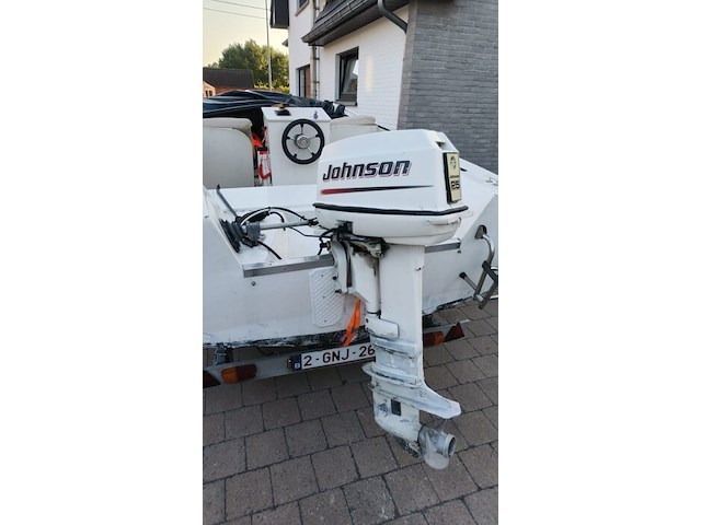 Consoleboot ace cruiser composiet van 1982, lengte 4,8m, 6 personen, 75pk 2-takt langstaart buitenmotor van 1989 van het merk mercury. de motor draait en koelt goed. onderhoud is aangewezen. benzineleidingen zijn verduurd waardoor ze lekken - afbeelding 4 van  35
