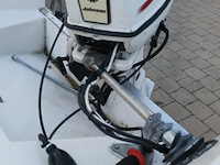 Consoleboot ace cruiser composiet van 1982, lengte 4,8m, 6 personen, 75pk 2-takt langstaart buitenmotor van 1989 van het merk mercury. de motor draait en koelt goed. onderhoud is aangewezen. benzineleidingen zijn verduurd waardoor ze lekken - afbeelding 6 van  35