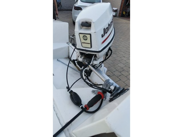 Consoleboot ace cruiser composiet van 1982, lengte 4,8m, 6 personen, 75pk 2-takt langstaart buitenmotor van 1989 van het merk mercury. de motor draait en koelt goed. onderhoud is aangewezen. benzineleidingen zijn verduurd waardoor ze lekken - afbeelding 7 van  35