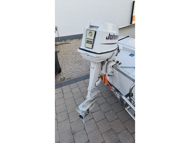 Consoleboot ace cruiser composiet van 1982, lengte 4,8m, 6 personen, 75pk 2-takt langstaart buitenmotor van 1989 van het merk mercury. de motor draait en koelt goed. onderhoud is aangewezen. benzineleidingen zijn verduurd waardoor ze lekken - afbeelding 15 van  35