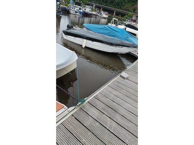 Consoleboot ace cruiser composiet van 1982, lengte 4,8m, 6 personen, 75pk 2-takt langstaart buitenmotor van 1989 van het merk mercury. de motor draait en koelt goed. onderhoud is aangewezen. benzineleidingen zijn verduurd waardoor ze lekken - afbeelding 19 van  35