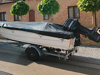 Consoleboot ace cruiser composiet van 1982, lengte 4,8m, 6 personen, 75pk 2-takt langstaart buitenmotor van 1989 van het merk mercury. de motor draait en koelt goed. onderhoud is aangewezen. benzineleidingen zijn verduurd waardoor ze lekken - afbeelding 21 van  35