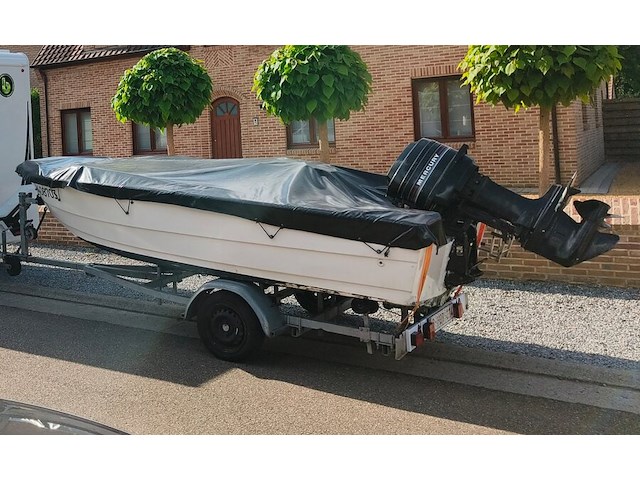 Consoleboot ace cruiser composiet van 1982, lengte 4,8m, 6 personen, 75pk 2-takt langstaart buitenmotor van 1989 van het merk mercury. de motor draait en koelt goed. onderhoud is aangewezen. benzineleidingen zijn verduurd waardoor ze lekken - afbeelding 22 van  35