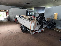 Consoleboot ace cruiser composiet van 1982, lengte 4,8m, 6 personen, 75pk 2-takt langstaart buitenmotor van 1989 van het merk mercury. de motor draait en koelt goed. onderhoud is aangewezen. benzineleidingen zijn verduurd waardoor ze lekken - afbeelding 24 van  35