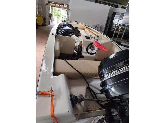 Consoleboot ace cruiser composiet van 1982, lengte 4,8m, 6 personen, 75pk 2-takt langstaart buitenmotor van 1989 van het merk mercury. de motor draait en koelt goed. onderhoud is aangewezen. benzineleidingen zijn verduurd waardoor ze lekken - afbeelding 27 van  35