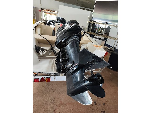 Consoleboot ace cruiser composiet van 1982, lengte 4,8m, 6 personen, 75pk 2-takt langstaart buitenmotor van 1989 van het merk mercury. de motor draait en koelt goed. onderhoud is aangewezen. benzineleidingen zijn verduurd waardoor ze lekken - afbeelding 33 van  35