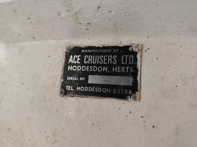 Consoleboot ace cruiser composiet van 1982, lengte 4,8m, 6 personen, 75pk 2-takt langstaart buitenmotor van 1989 van het merk mercury. de motor draait en koelt goed. onderhoud is aangewezen. benzineleidingen zijn verduurd waardoor ze lekken - afbeelding 35 van  35