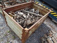 Container met steigeraccessoires - afbeelding 5 van  6