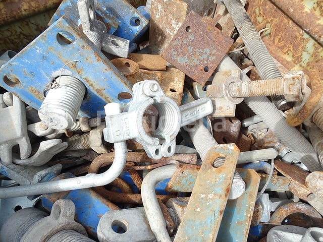 Container met steigeraccessoires ... - afbeelding 5 van  10