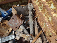 Container met steigeraccessoires ... - afbeelding 6 van  10