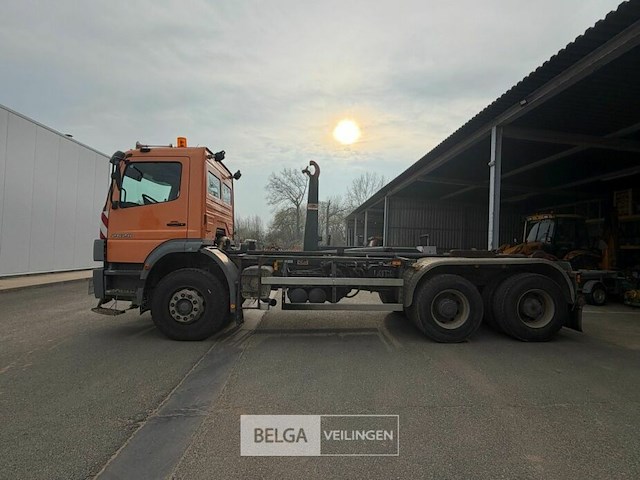 Container vrachtwagen mercedes - afbeelding 5 van  46