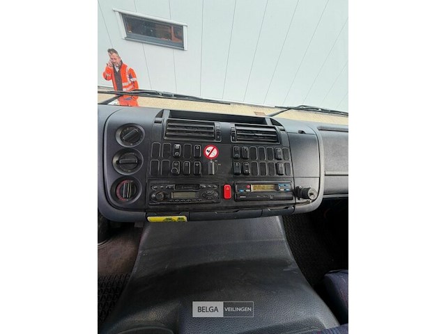 Container vrachtwagen mercedes - afbeelding 9 van  46