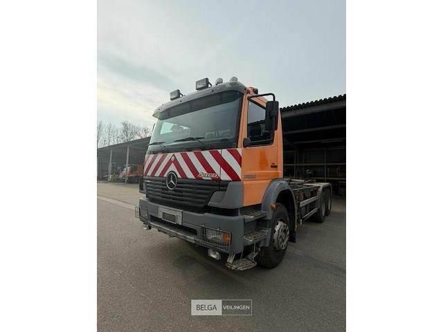 Container vrachtwagen mercedes - afbeelding 1 van  46