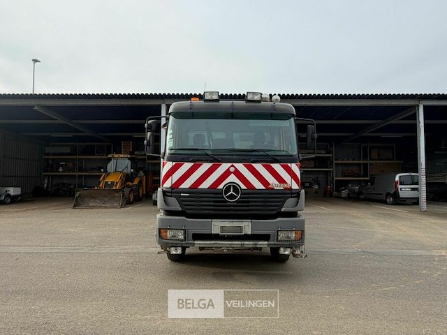 Container vrachtwagen mercedes - afbeelding 17 van  46