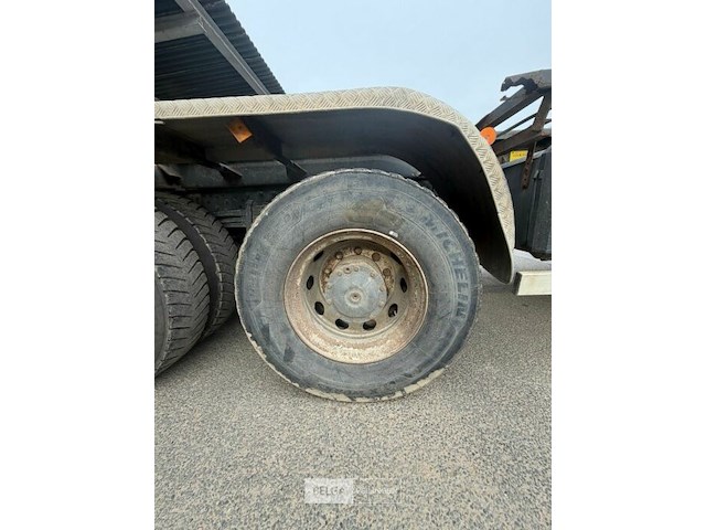 Container vrachtwagen mercedes - afbeelding 21 van  46