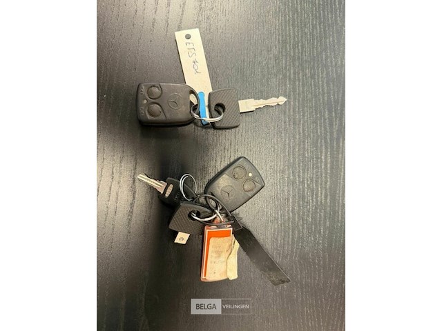 Container vrachtwagen mercedes - afbeelding 25 van  46