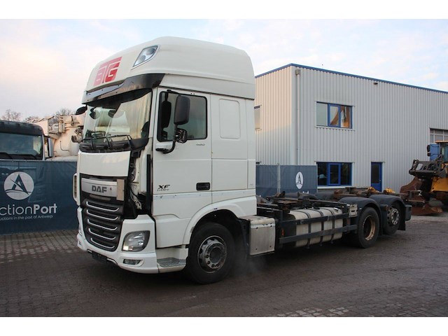 Containertransport vrachtwagen daf xf diesel 2017 - afbeelding 1 van  1