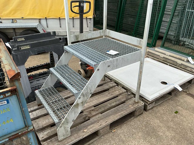 Containertrap - afbeelding 1 van  2