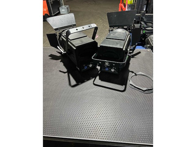 Contest - sfx - fresnel cob 250 w (2x) - afbeelding 2 van  2