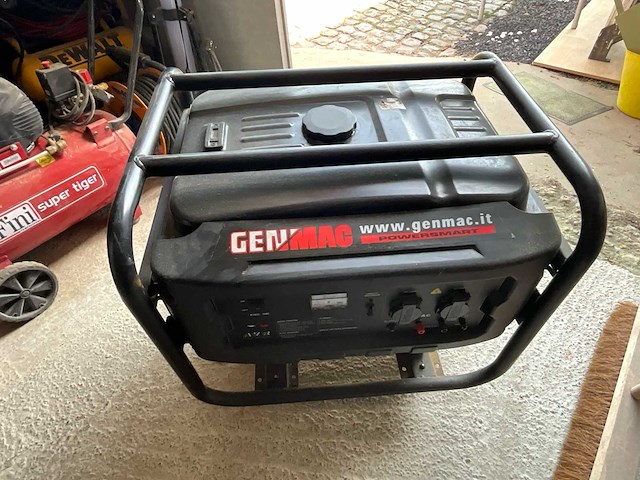 Contimac stroomgroep g4000, avr stroomgenerator - afbeelding 1 van  8