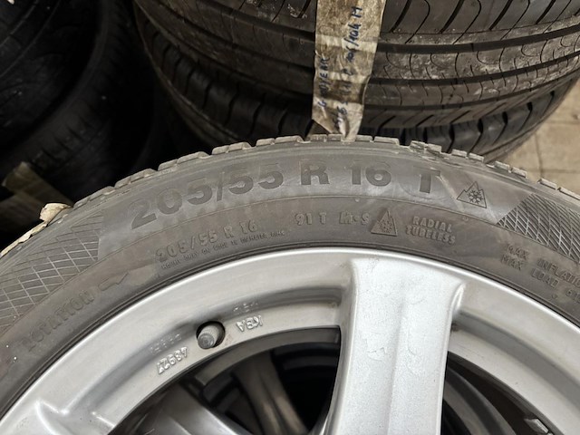 Continental winterbanden op velg - afbeelding 4 van  4