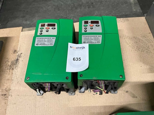Control techniques commander se3.5t frequentieregelaar (2x) - afbeelding 1 van  4