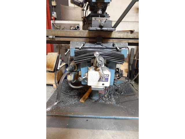 Conventionele turret-freesmachine - afbeelding 4 van  7