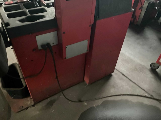 Corghi em8040 elektronische wielbalanceermachine - afbeelding 8 van  12