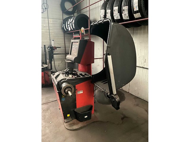 Corghi em8040 elektronische wielbalanceermachine - afbeelding 9 van  12