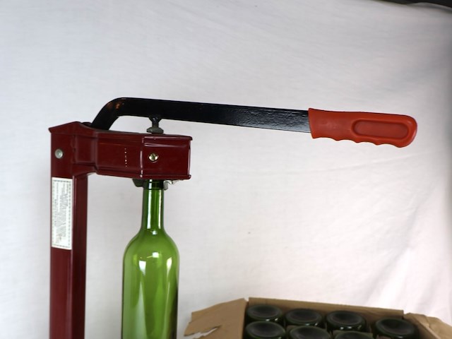 Corking machine - afbeelding 3 van  5