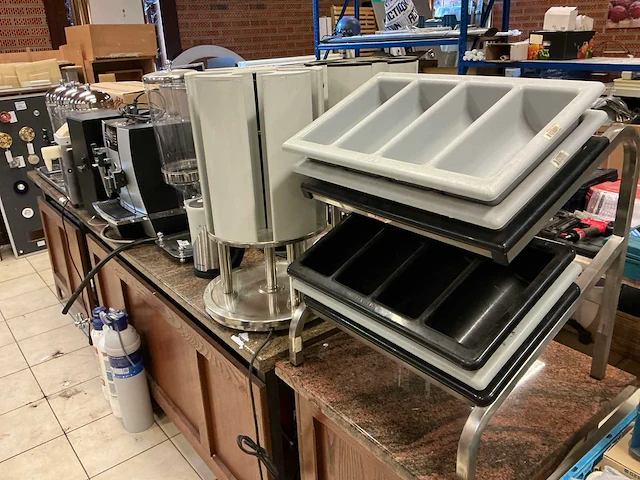 Cornflasdispensor en kopjes verwarmer - afbeelding 5 van  6
