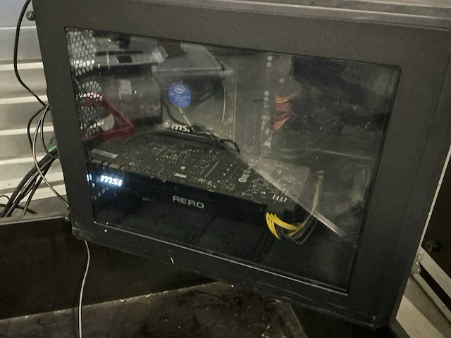 Corsair-gaming-pc met oculus rift vr-headset - afbeelding 11 van  13