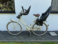 Cortina u4 ttansport met thule kinderzitjes damesfiets