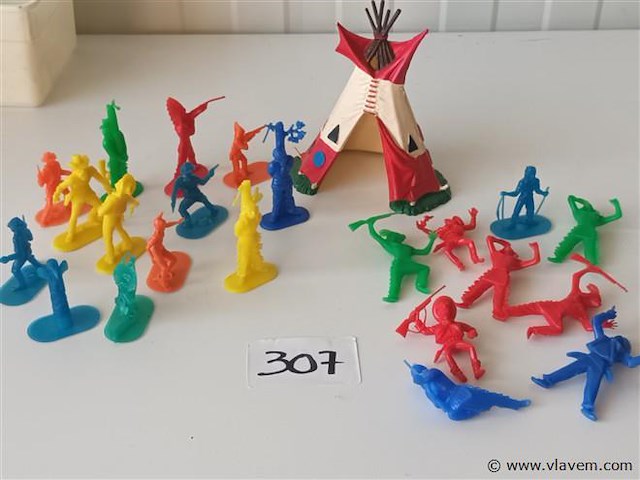 Cowboy en indiaan figuren. 23 stuks - afbeelding 1 van  4