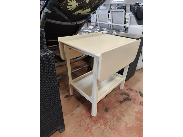 Cremekleurige klaptafel 80x60x60 cm, zwart ligbed, verlichte kunststof designpot elho 70 cm hoog, zwarte displayzuil - afbeelding 5 van  11