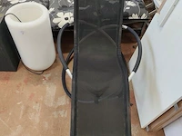Cremekleurige klaptafel 80x60x60 cm, zwart ligbed, verlichte kunststof designpot elho 70 cm hoog, zwarte displayzuil - afbeelding 7 van  11