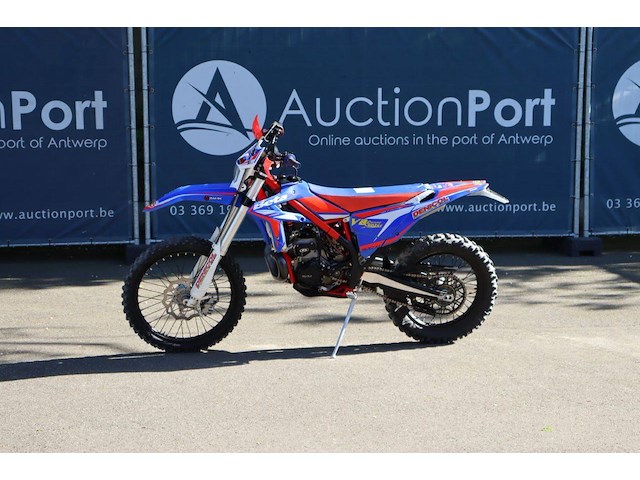 Crossmotor beta e8 enduro benzine 2020 (marge) - afbeelding 1 van  1