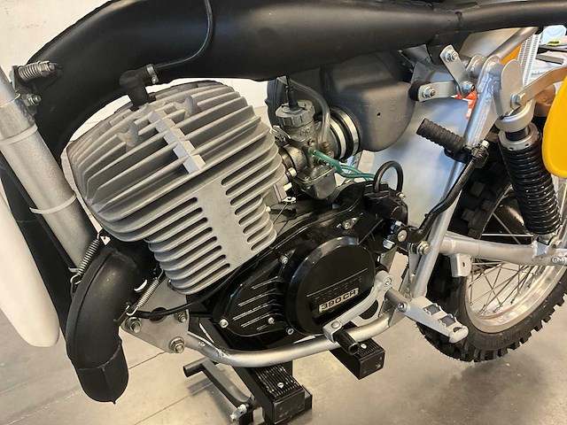 Crossmotor husqvarna 390cr - afbeelding 4 van  11