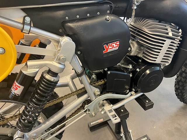 Crossmotor husqvarna 390cr - afbeelding 7 van  11