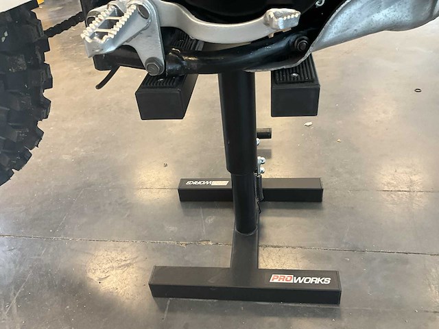 Crossmotor suzuki 250cc - afbeelding 8 van  10