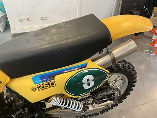 Crossmotor suzuki 250cc - afbeelding 5 van  10